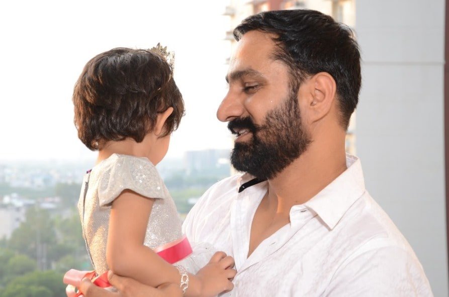 Ravinder Singh Virdi With His Daughter